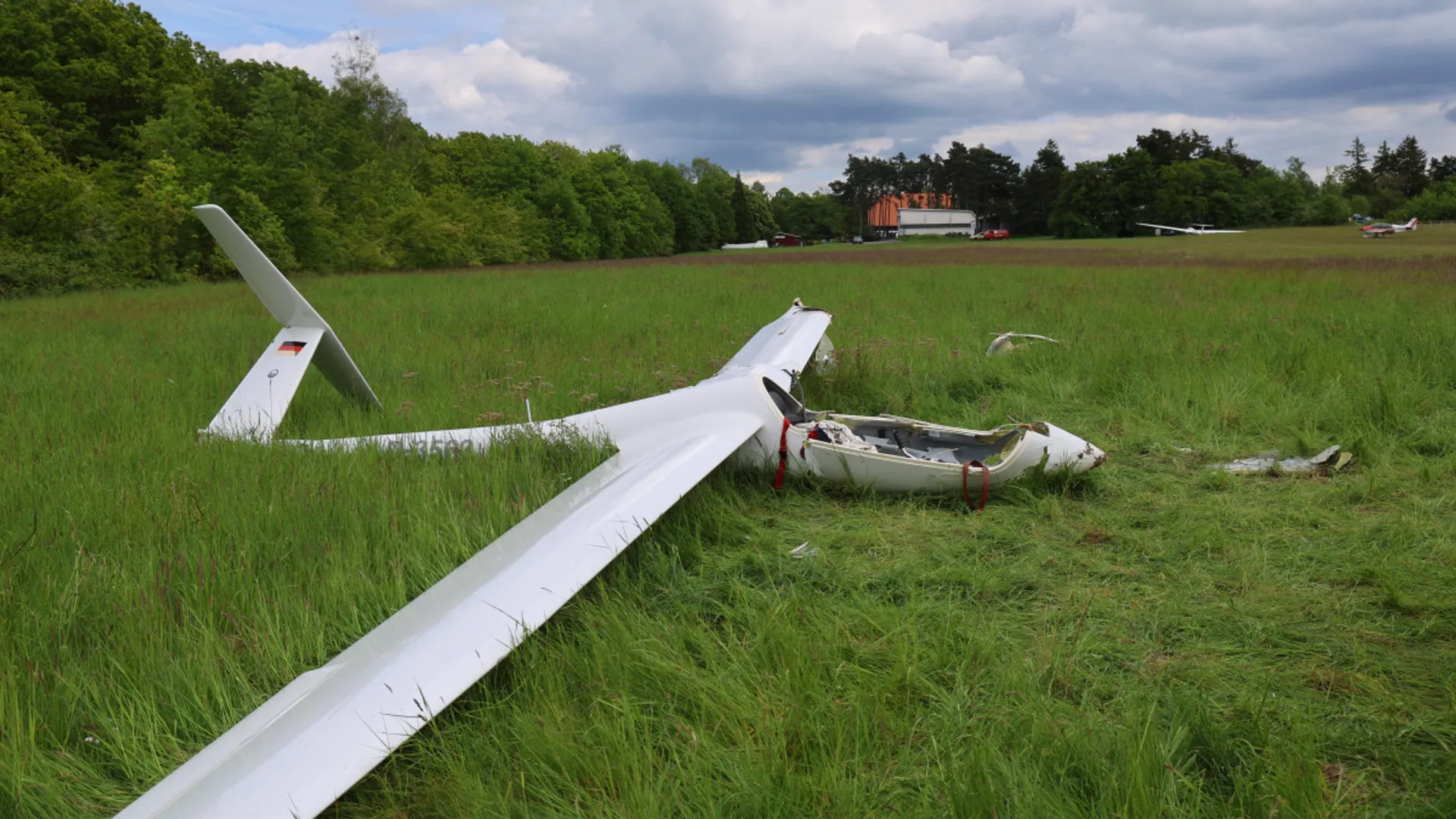 Pád kluzáku v Salzgitteru: Pilot utrpěl život ohrožující zranění
