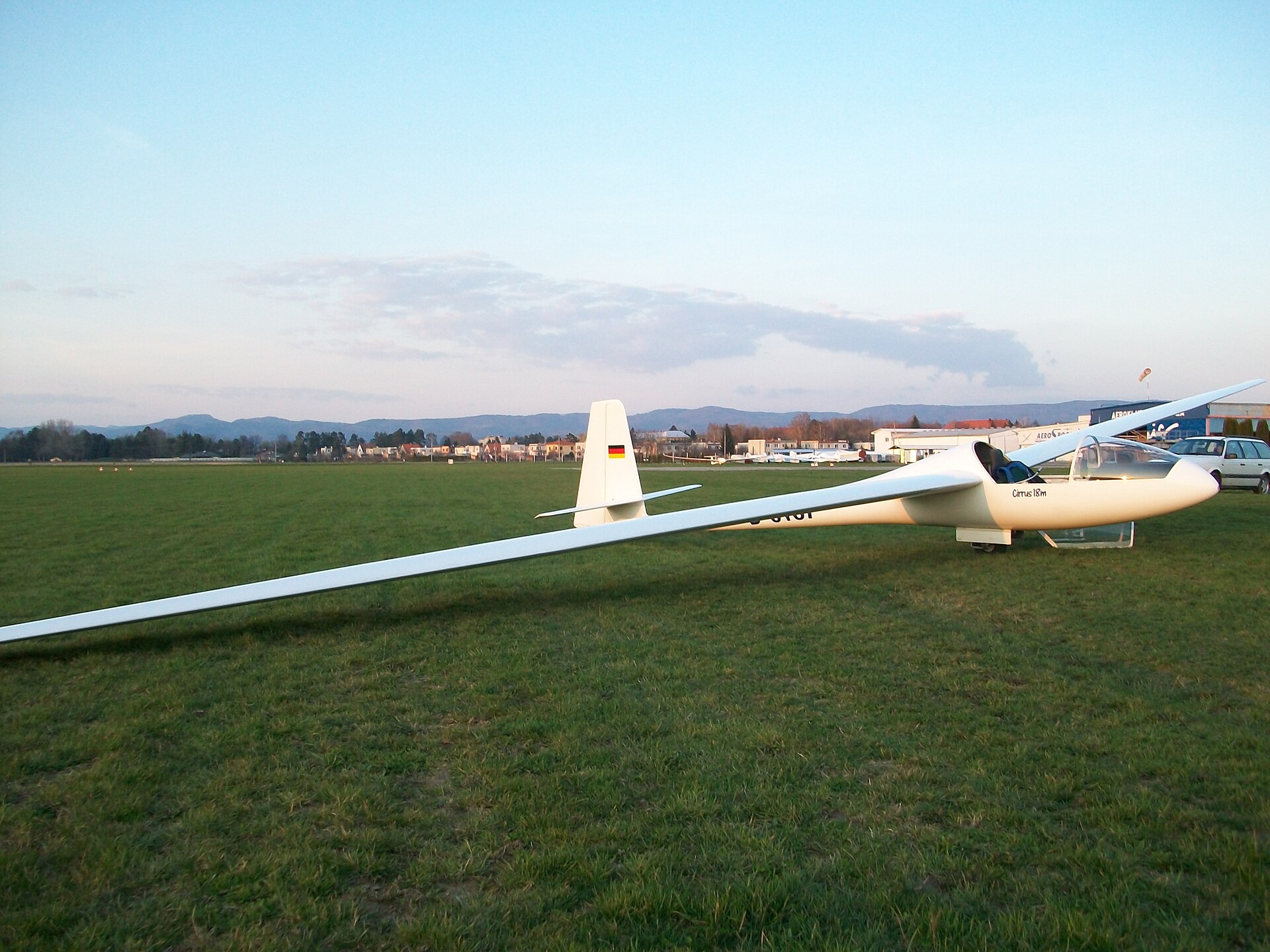 Stejný typ · Flyingchris · Public domain · Wikimedia Commons